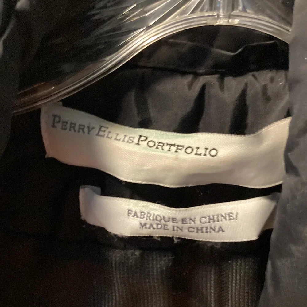 Woman’s Perry ELLIS portfolio rain jacket - Picture 3 of 4